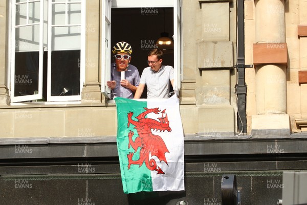 090818 - Geraint Thomas Homecoming welcome -  Fans and well wishers flood Cardiff City centre to welcom home Geraint Thomas 