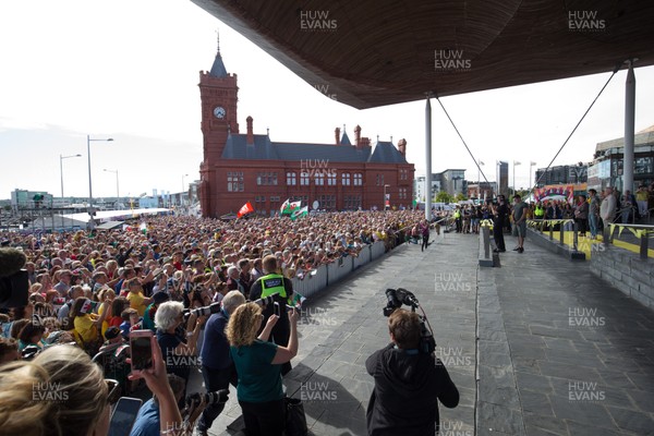 090818 - Geraint Thomas Homecoming Event, Senedd, Cardiff Bay - Crowds gather to celebrate Welsh Tour de France winner Geraint Thomas as he is welcomed onto the steps of the Senedd in Cardiff Bay as the nation celebrates his victory in the 2018 Tour de France