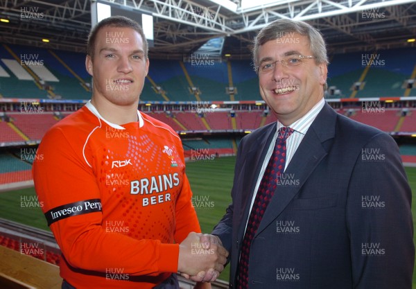 12.11.07 - Wales Rugby Press Conference - Rick White of Invesco Perpetual congratulates Gethin Jenkins on being named Wales captain against South Africa 