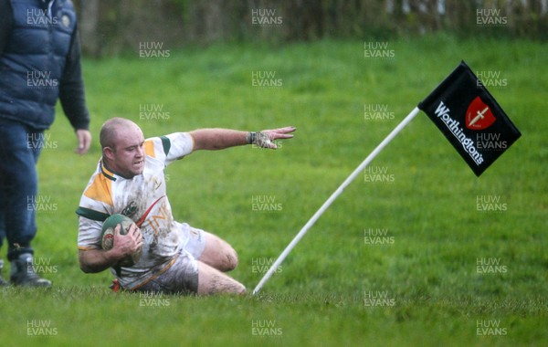 021113  - Gilfach Goch v Merthyr - SWALEC League 1 - Gareth Way runs in his first try