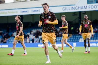 031026 - Gillingham v Newport County - Sky Bet League 2 - Alfie Merritt of Newport County warming up