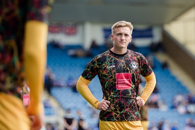 031026 - Gillingham v Newport County - Sky Bet League 2 - Matthew Smith of Newport County warming up