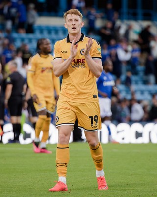 031026 - Gillingham v Newport County - Sky Bet League 2 - Gerard Garner of Newport County applauds the fans