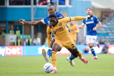 031026 - Gillingham v Newport County - Sky Bet League 2 - Michael Adu-Poku of Newport County and Omar Beckles of Gillingham in action