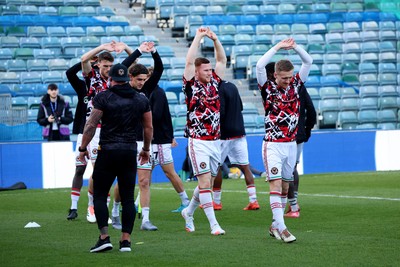 170126 - Gillingham v Newport County - Sky Bet League 2 - Newport players warm up
