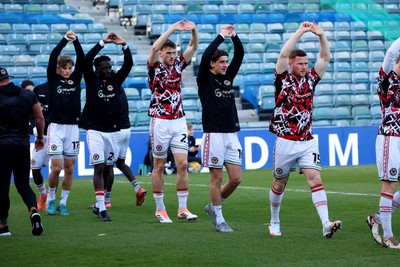 170126 - Gillingham v Newport County - Sky Bet League 2 - Newport players warm up