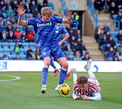 170126 - Gillingham v Newport County - Sky Bet League 2 - Michael Spellman of Newport County