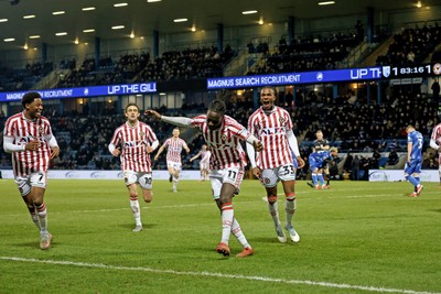 170126 - Gillingham v Newport County - Sky Bet League 2 - Cameron Antwi of Newport County celebrates scoring their second goal 