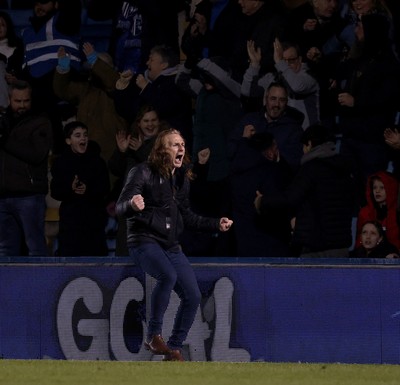 170126 - Gillingham v Newport County - Sky Bet League 2 - Gillingham's manager , Gareth Ainsworth, celebrates the winner