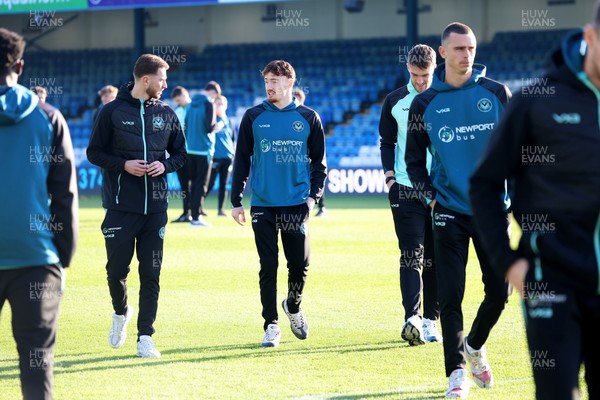 170126 - Gillingham v Newport County - Sky Bet League 2 -Newport players check out the pitch 