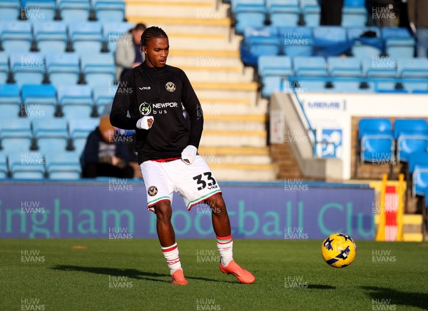 170126 - Gillingham v Newport County - Sky Bet League 2 - Tanatswa Nyakuhwa of Newport County 