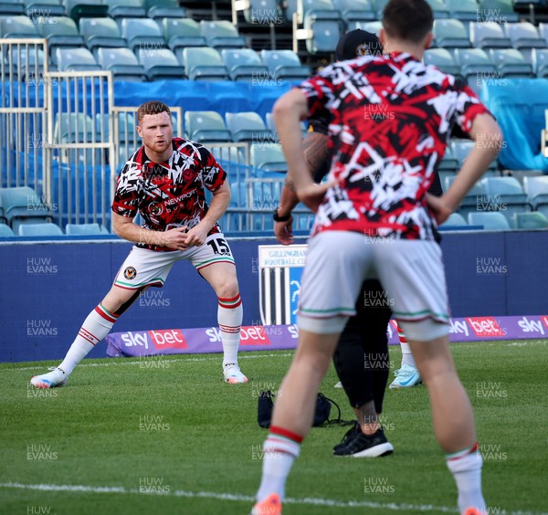 170126 - Gillingham v Newport County - Sky Bet League 2 - Newport players warm up