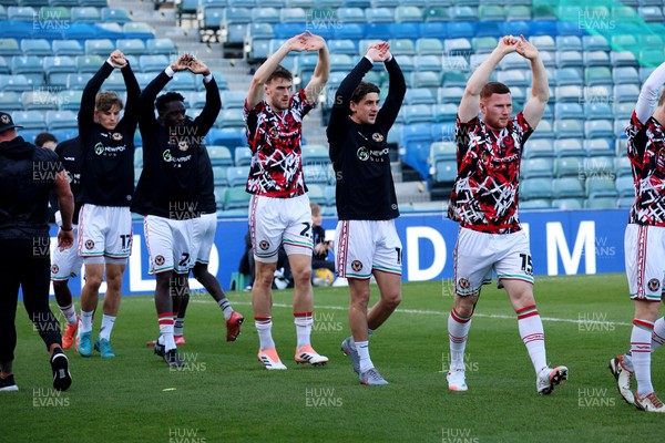 170126 - Gillingham v Newport County - Sky Bet League 2 - Newport players warm up