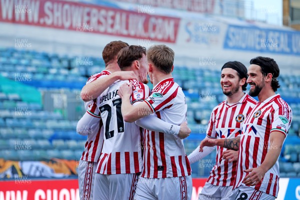 170126 - Gillingham v Newport County - Sky Bet League 2 - Michael Spellman of Newport County (21) celebrates scoring the first goal