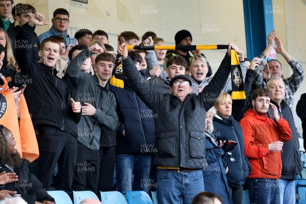 170126 - Gillingham v Newport County - Sky Bet League 2 - Newport fans 