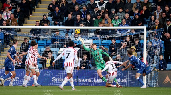 170126 - Gillingham v Newport County - Sky Bet League 2 - Conor Masterson of Gillingham scores a goal to equalise