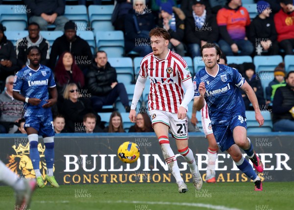 170126 - Gillingham v Newport County - Sky Bet League 2 - Michael Spellman of Newport County