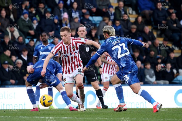 170126 - Gillingham v Newport County - Sky Bet League 2 - Matt Smith of Newport County 