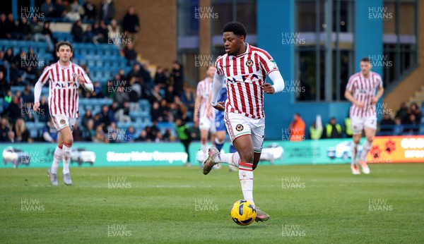 170126 - Gillingham v Newport County - Sky Bet League 2 - Bobby Kamwa of Newport County 