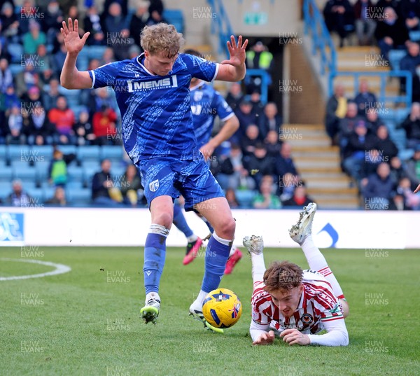 170126 - Gillingham v Newport County - Sky Bet League 2 - Michael Spellman of Newport County