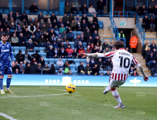 170126 - Gillingham v Newport County - Sky Bet League 2 - Harrison Biggins of Newport County 
