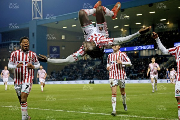 170126 - Gillingham v Newport County - Sky Bet League 2 - Cameron Antwi of Newport County celebrates scoring their second goal 