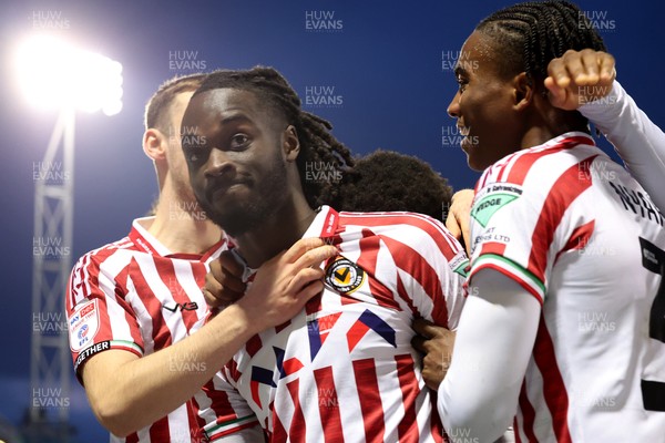 170126 - Gillingham v Newport County - Sky Bet League 2 - Cameron Antwi of Newport County celebrates scoring their second goal 