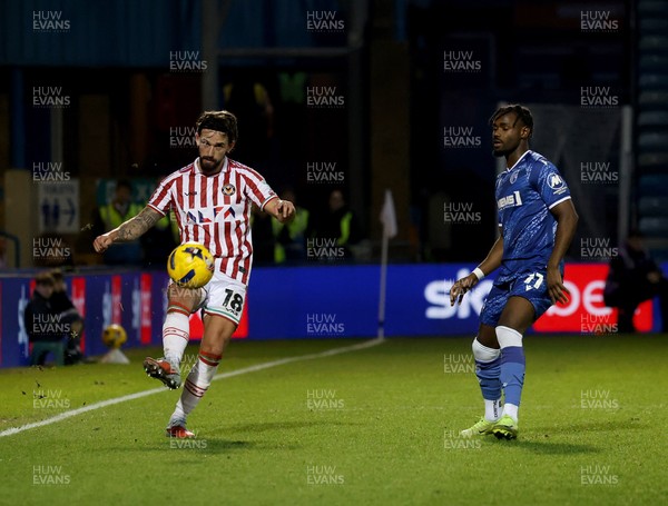 170126 - Gillingham v Newport County - Sky Bet League 2 - Liam Shephard of Newport County 