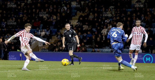 170126 - Gillingham v Newport County - Sky Bet League 2 - Harrison Biggins of Newport County
