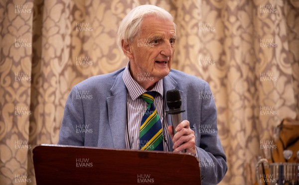 041023 - Glamorgan Cricket Club and St Helen’s Balconiers Combined Annual Awards Dinner, Towers Hotel, Swansea - John Williams makes the opening welcome and address