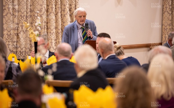 041023 - Glamorgan Cricket Club and St Helen’s Balconiers Combined Annual Awards Dinner, Towers Hotel, Swansea - John Williams makes the opening welcome and address