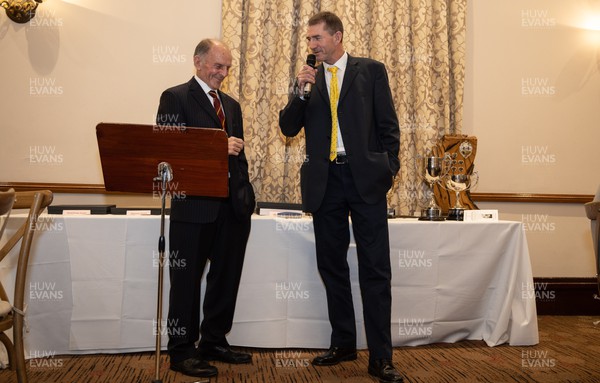 041023 - Glamorgan Cricket Club and St Helen’s Balconiers Combined Annual Awards Dinner, Towers Hotel, Swansea - Steve Watkin with Edward Bevan 