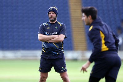 020424 - Glamorgan Cricket Training - Coach David Harrison