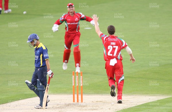 15.07.11 - Glamorgan Dragons v Gloucestershire Gladiators, Friends Life t20 -  Glamorgan's Alex Jones celebrates with Mark Wallace after bowling Gloucestershire's Chris Taylor 