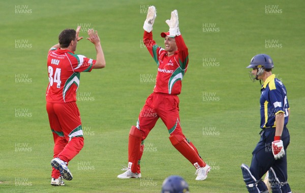 15.07.11 - Glamorgan Dragons v Gloucestershire Gladiators, Friends Life t20 -  Glamorgan's Will Owen and Mark Wallace celebrate taking the wicket of Gloucestershire's Will Gidman 