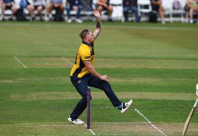 190822 - Glamorgan v Hampshire - Royal London Cup - Dan Douthwaite of Glamorgan bowls