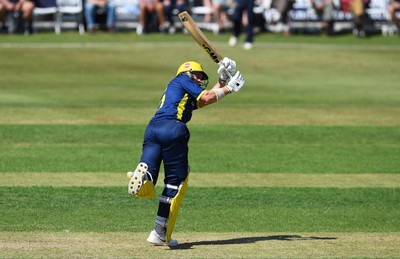 190822 - Glamorgan v Hampshire - Royal London Cup - Nick Gubbins of Hampshire hits a shot