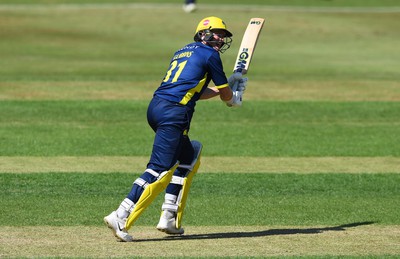 190822 - Glamorgan v Hampshire - Royal London Cup - Nick Gubbins of Hampshire hits a shot