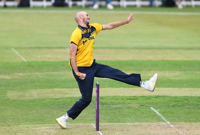 190822 - Glamorgan v Hampshire - Royal London Cup - James Weighell of Glamorgan bowls