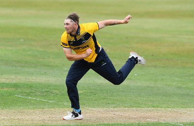 190822 - Glamorgan v Hampshire - Royal London Cup - Dan Douthwaite of Glamorgan bowls