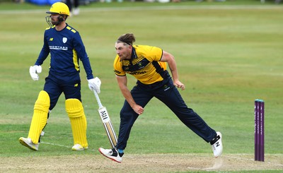 190822 - Glamorgan v Hampshire - Royal London Cup - Dan Douthwaite of Glamorgan bowls