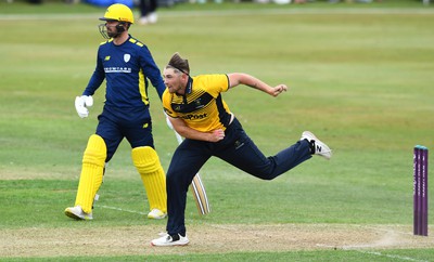 190822 - Glamorgan v Hampshire - Royal London Cup - Dan Douthwaite of Glamorgan bowls