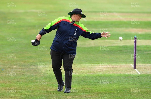 190822 - Glamorgan v Hampshire - Royal London Cup - Umpire Sue Redfern