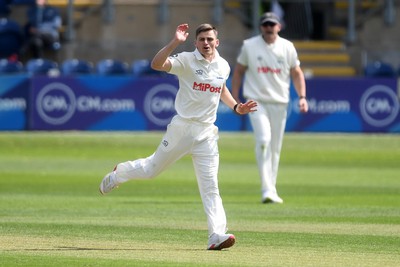 040525 - Glamorgan v Derbyshire - Rothesay County Championship - Andy Gorvin of Glamorgan bowling