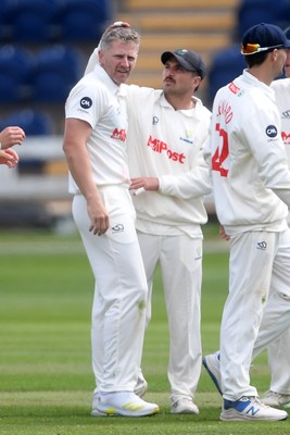 040525 - Glamorgan v Derbyshire - Rothesay County Championship - Timm Van Der Gugten of Glamorgan celebrates taking the wicket of Alex Thomson of Derbyshire with teammates