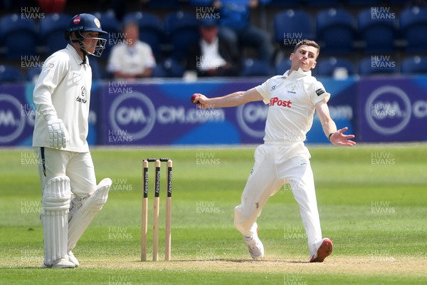 040525 - Glamorgan v Derbyshire - Rothesay County Championship - Andy Gorvin of Glamorgan bowling