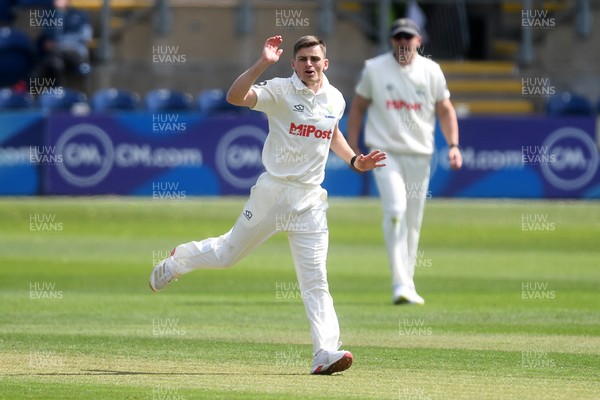 040525 - Glamorgan v Derbyshire - Rothesay County Championship - Andy Gorvin of Glamorgan bowling
