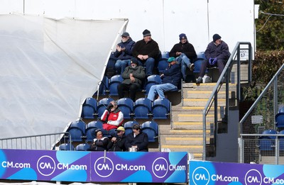 150424 - Glamorgan v Derbyshire - Vitality County Championship, Division Two - Brave fans embrace the weather conditions on the final day