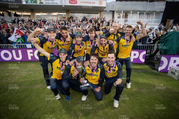 190821 - Glamorgan v Durham - Royal London One Day Final - Glamorgan celebrate in front of the fans