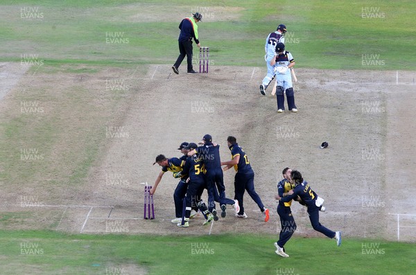 190821 - Glamorgan v Durham - Royal London One Day Final - Michael Hogan of Glamorgan and team mates celebrate as they win the game